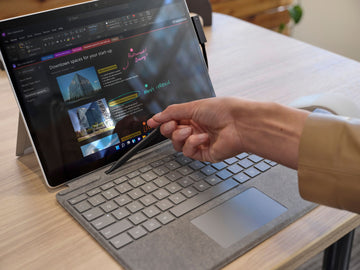 Microsoft Surface Pro Signature Keyboard with Slim Pen 2 Platine Microsoft Cover port AZERTY Belge